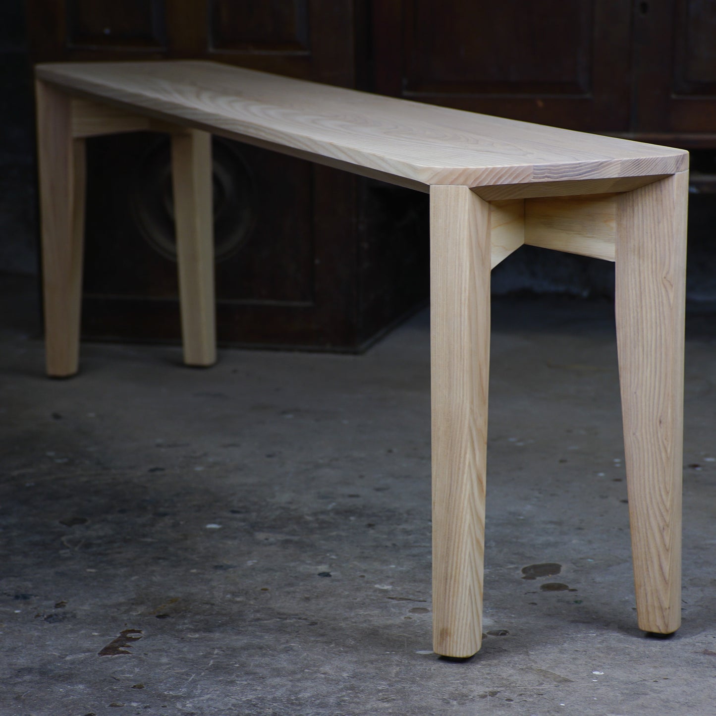 Undercut Ash Table