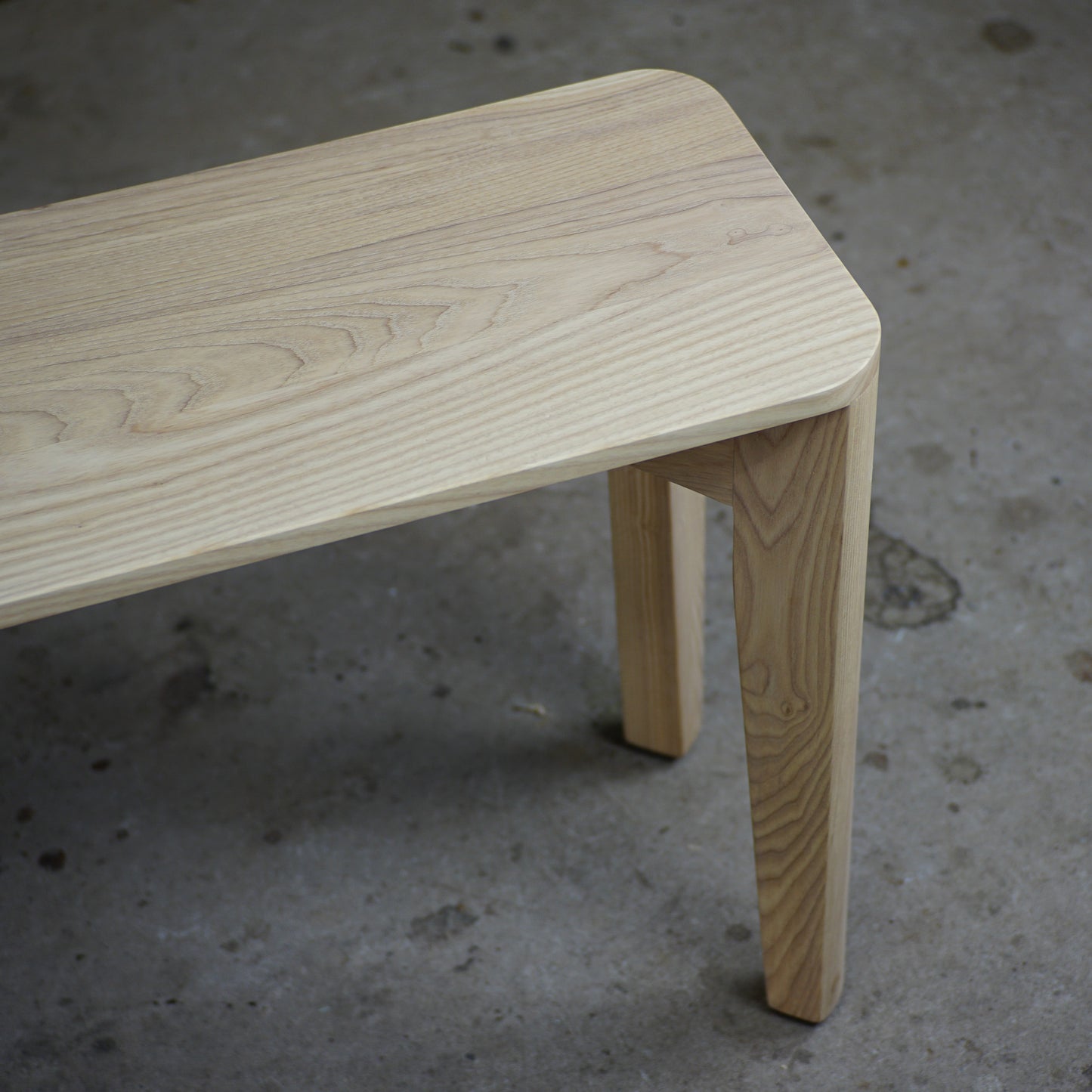 Undercut Ash Table