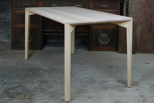 Undercut Ash Table