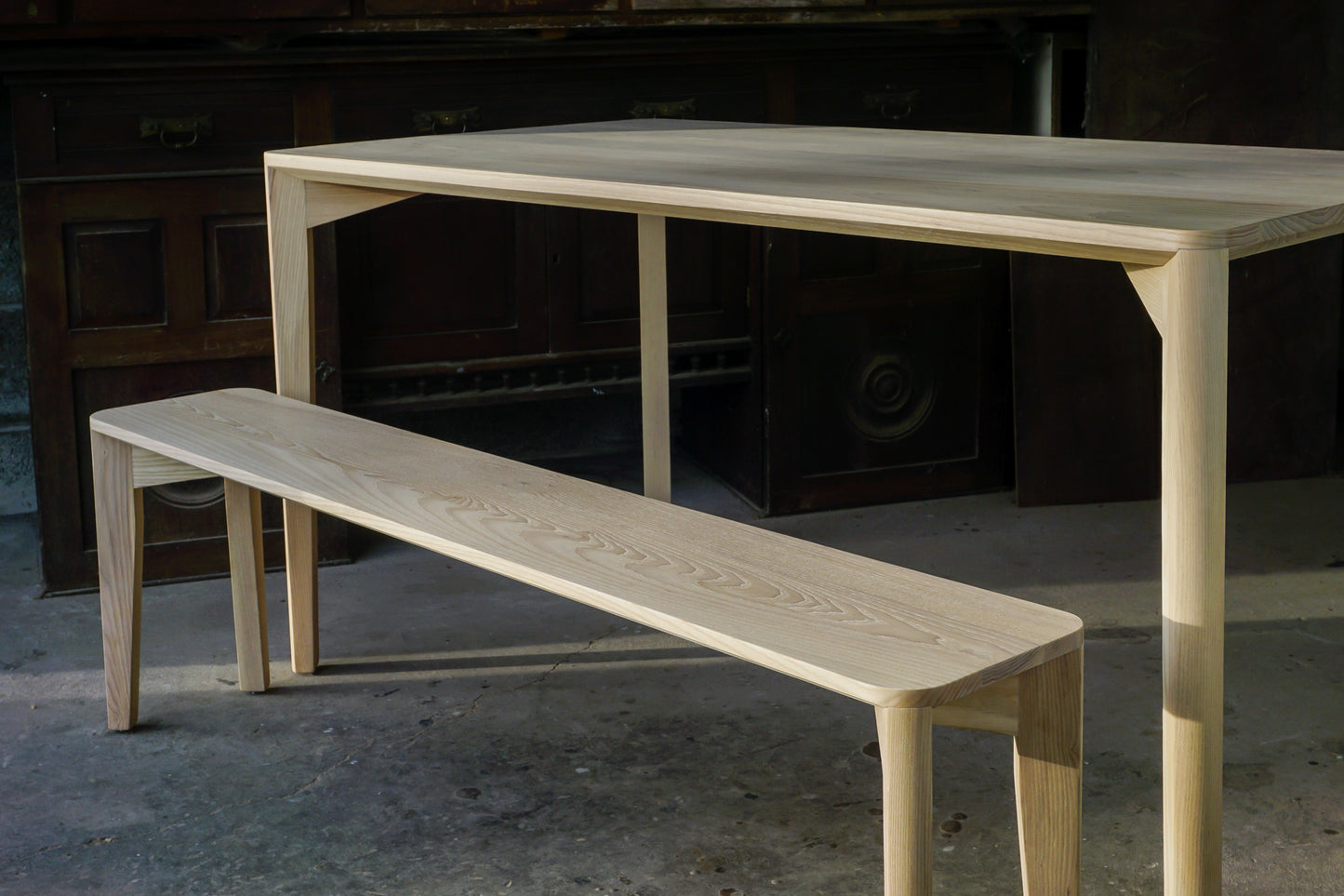 Undercut Ash Table